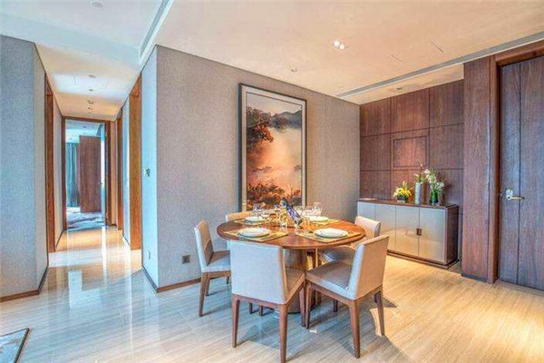 北京达美奥克伍德华庭酒店公寓请问行政开间的卧室和厨房是隔开的么？
